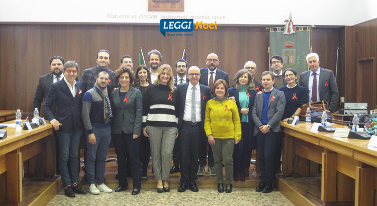 Consiglio Comunale: in Aula con un fiocco rosso contro la violenza sule donne