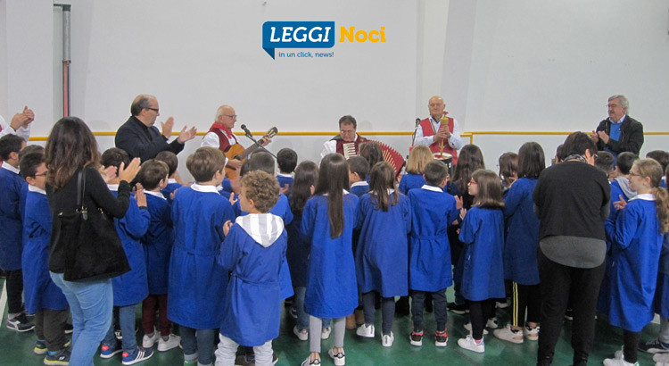 Il Gruppo Folk va a scuola… per un rinnovo generazionale Il Gruppo Folk va a scuola… per un rinnovo generazionale