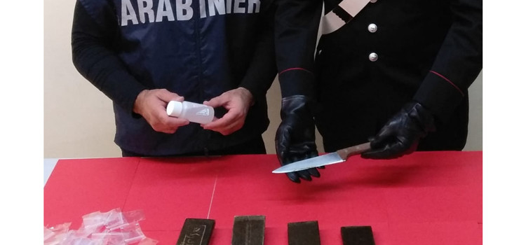 Arrestato giornalaio ambulante per spaccio di droga