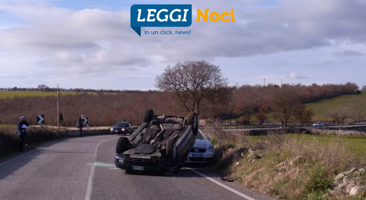 Auto sbanda e si ribalta sulla Noci – Gioia del Colle Auto sbanda e si ribalta sulla Noci – Gioia del Colle