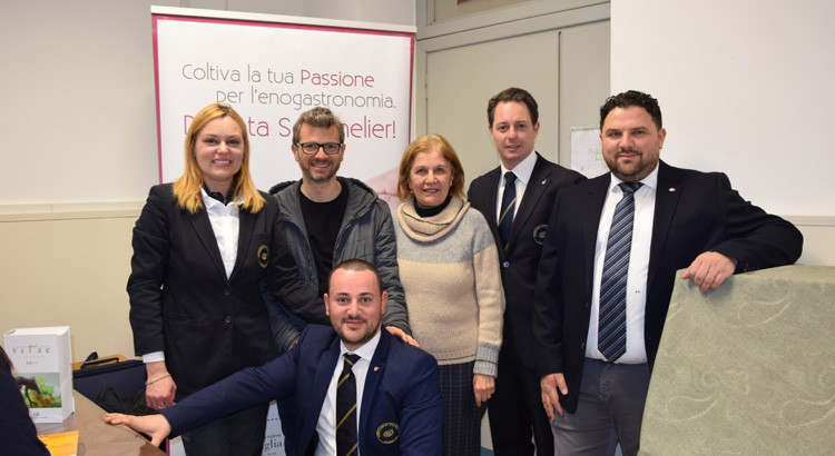 “Dalla vigna al vino”, i Sommelier AIS Puglia portano nelle scuole medie l’affascinante mondo del vino