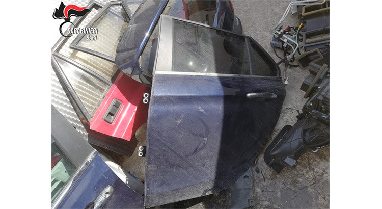 Scoperto deposito di mezzi rubati ed una pistola