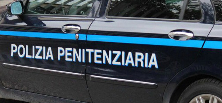 Poliziotto penitenziario di Noci agli arresti