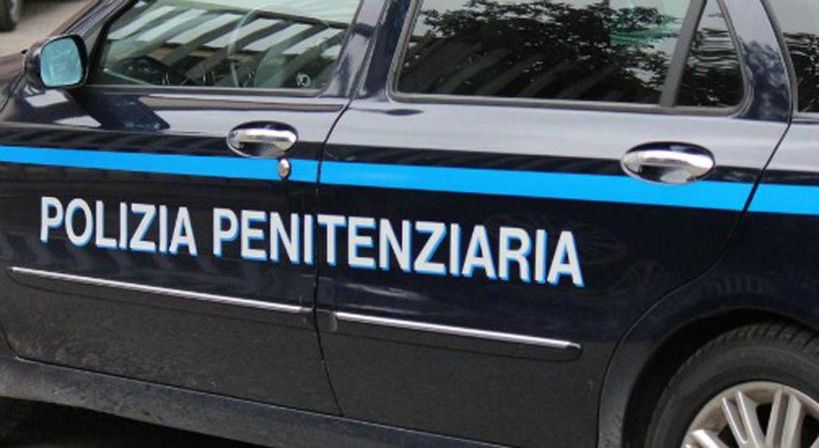 Poliziotto penitenziario di Noci agli arresti