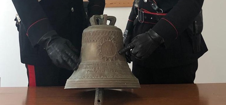 Recuperata dai carabinieri una campana trafugata al palazzo vescovile