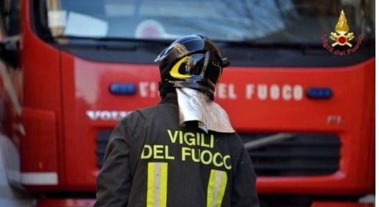 Incendio in zona industriale Noci