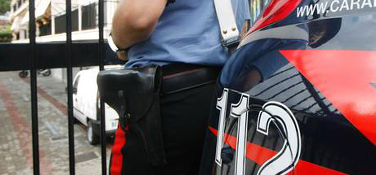 Arrestata donna che accoltella marito Arrestata donna che accoltella marito