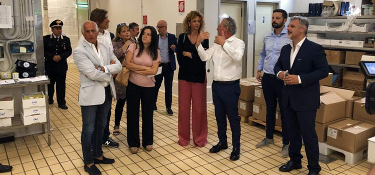 Barbara Lezzi a Noci e lo sgarbo al gruppo locale