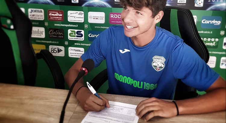 Il nocese Ripanto firma con il Monopoli 1966 Il nocese Ripanto firma con il Monopoli 1966