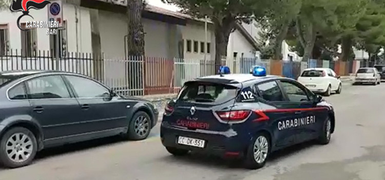 Sorpresi nel tentativo di asportare un’autovettura. Arrestato un bitontino in trasferta. Ricercati due complici in fuga