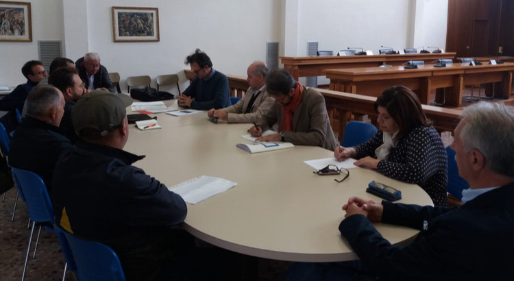 Interventi per il miglioramento e la messa in sicurezza degli impianti sportivi comunali Interventi per il miglioramento e la messa in sicurezza degli impianti sportivi comunali