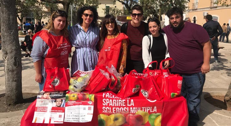 Mele Aism, a Noci venduti 90 sacchetti per la lotta contro la Sclerosi Multipla