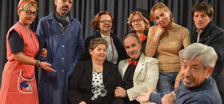 “L’amore non ha età”: la commedia riadattata dal maestro Detomaso per sorridere e riflettere “L’amore non ha età”: la commedia riadattata dal maestro Detomaso per sorridere e riflettere