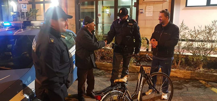Smarrito nelle campagne, ritrovato dalla polizia