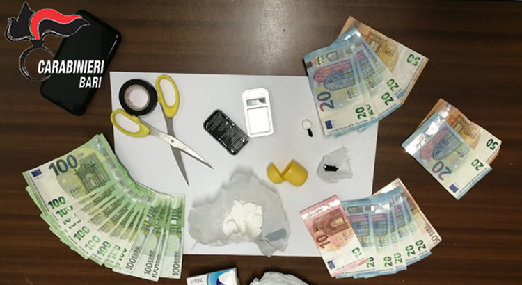 Sorpreso con la cocaina. Arrestato un pusher 23enne Sorpreso con la cocaina. Arrestato un pusher 23enne