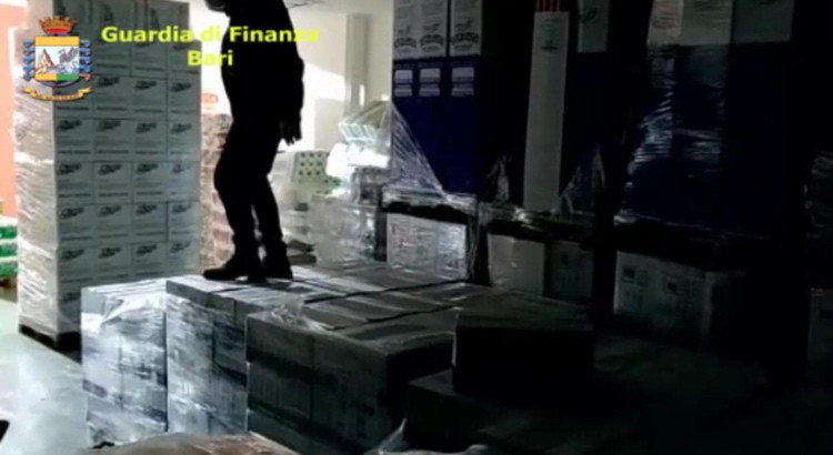 Emergenza Coronavirus – in una settimana sequestrati oltre 35000 articoli sanitari commercializzati illecitamente Emergenza Coronavirus – in una settimana sequestrati oltre 35000 articoli sanitari commercializzati illecitamente