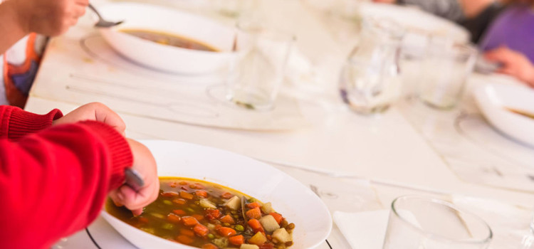 Mensa scolastica, al via il servizio dal 6 ottobre in tutte le scuole cittadine