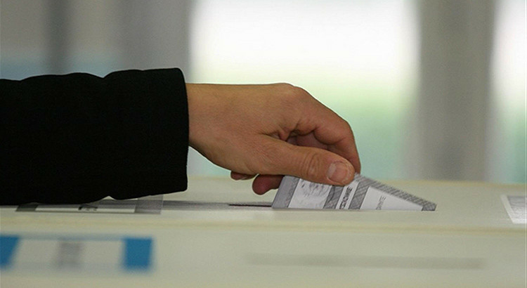 I risultati del referendun e dei candidati presidente della Regione a Noci