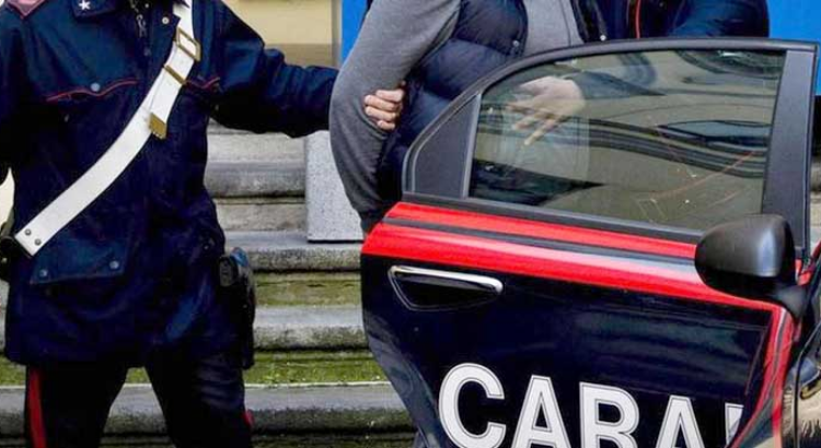 Blitz antidroga a Noci, arrestato un 19enne e individuati 11 assuntori
