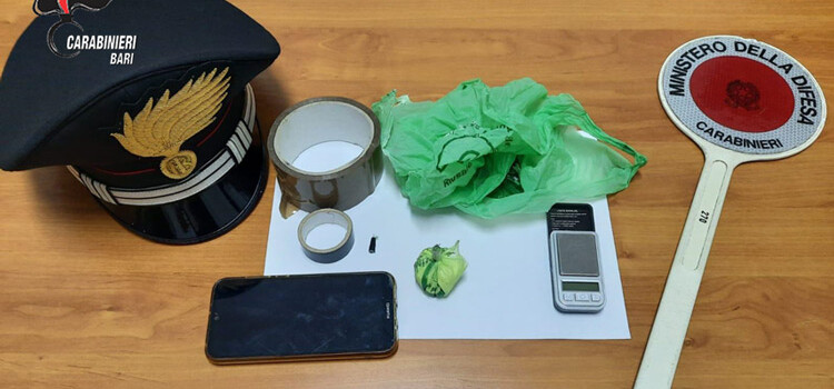 Putignano: droga nascosta e trasportata nel mezzo per trasporto farmaci