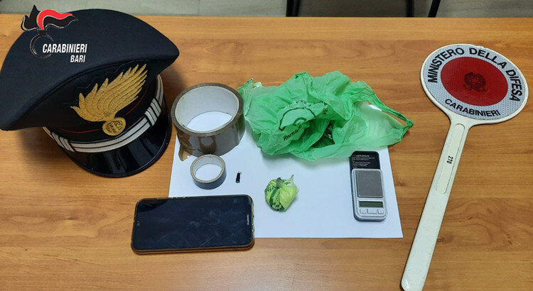 Putignano: droga nascosta e trasportata nel mezzo per trasporto farmaci