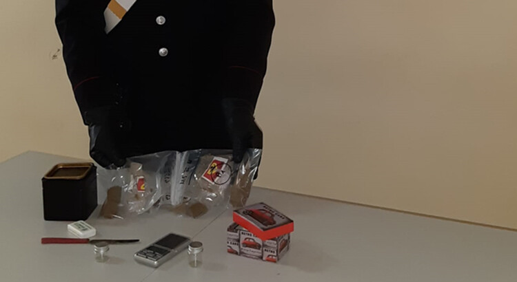 Monopoli: nascondeva droga in casa, un arresto