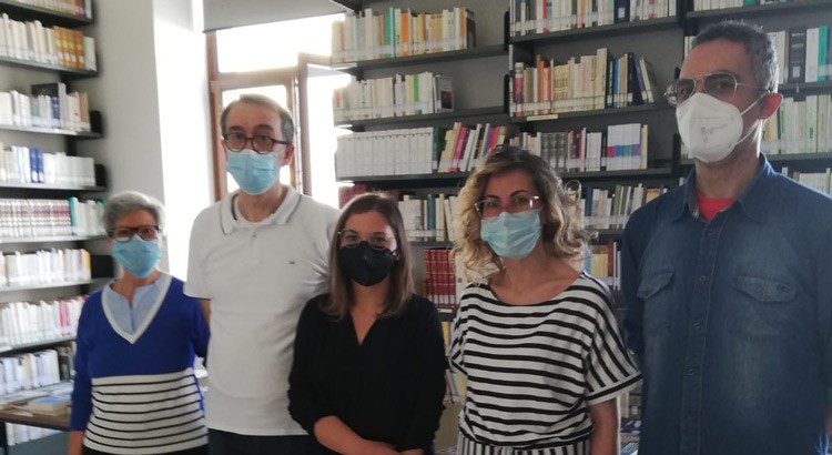 Concluso con la donazione delle cartoline il Maggio dei Libri della Biblioteca Concluso con la donazione delle cartoline il Maggio dei Libri della Biblioteca