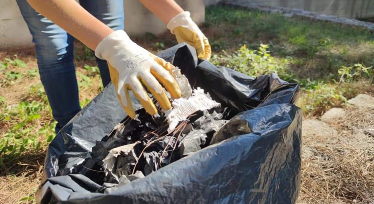 Volontari nocesi all’azione: giardinetti puliti Volontari nocesi all’azione: giardinetti puliti