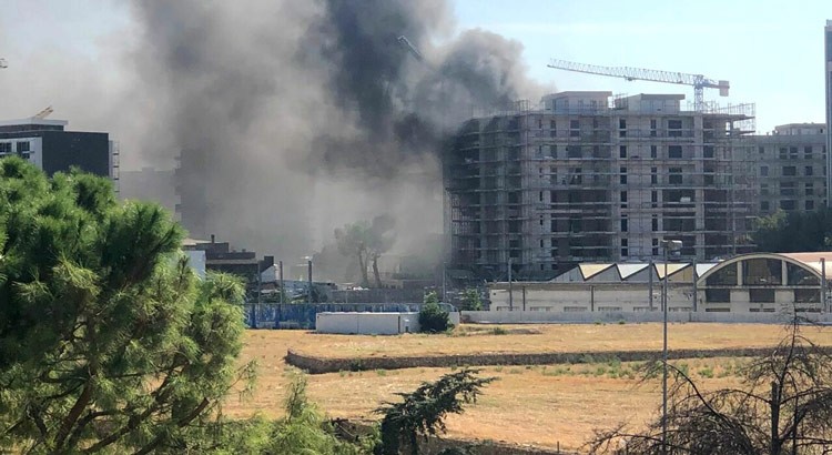 Incendio in un cantiere barese: illesi operai nocesi Incendio in un cantiere barese: illesi operai nocesi