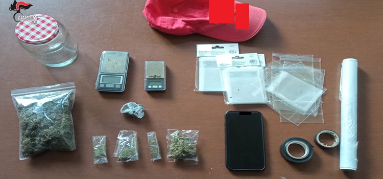 Corriere per professione ma anche di stupefacenti Corriere per professione ma anche di stupefacenti