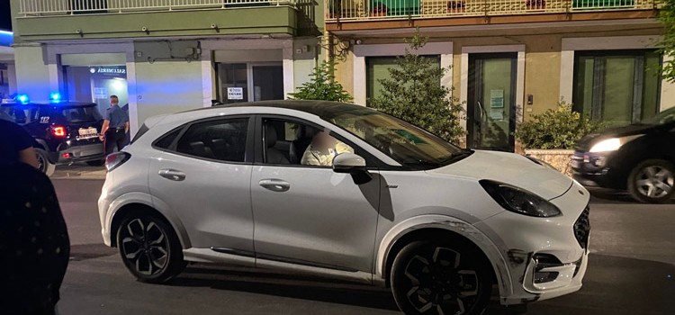 Distrazione da navigatore: incidente in via Siciliani