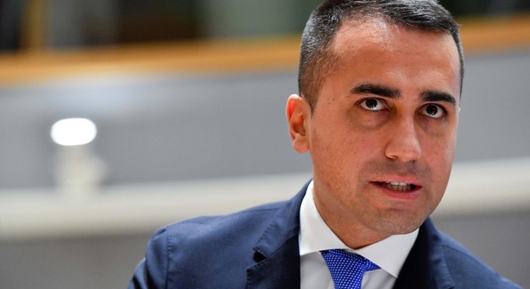 La “coppa dei voltagabbana” al M5S: cambio casacca anche per Labbate e Scagliusi La “coppa dei voltagabbana” al M5S: cambio casacca anche per Labbate e Scagliusi