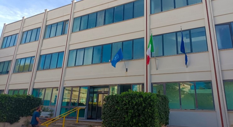 Spunta la bandiera ONU al Palazzo Comunale Spunta la bandiera ONU al Palazzo Comunale