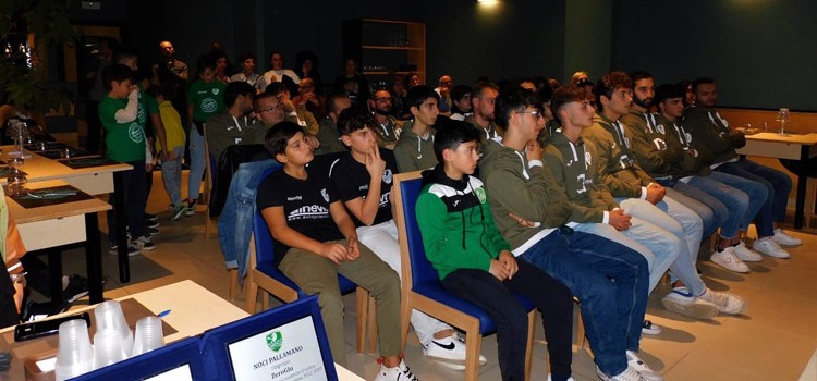 Pronta a scendere in campo la squadra nocese di Pallamano Pronta a scendere in campo la squadra nocese di Pallamano