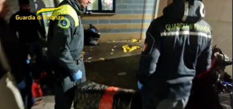 Sequestrati oltre 1,3 tonnellate di cocaina