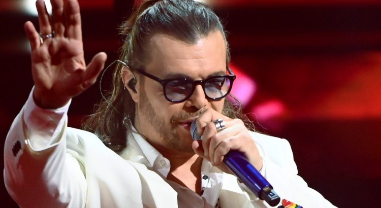 Il giallo Grignani alla terza serata di Sanremo Il giallo Grignani alla terza serata di Sanremo