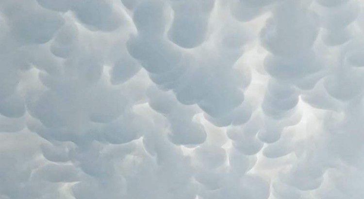 Spettacolare evento “mammatus” illumina i cieli di Noci