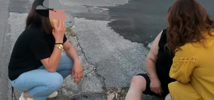 Caduta pericolosa nella strada di Via Togliatti