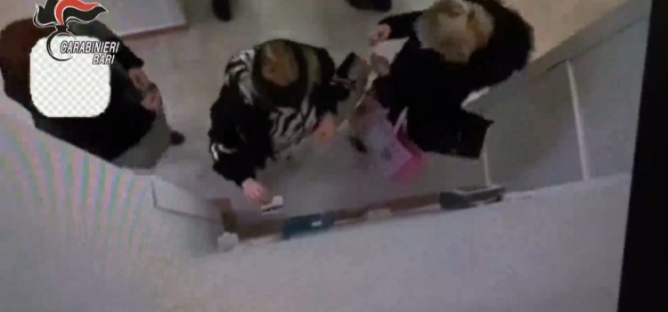 Assenteismo al Policlinico di Bari: 10 indagati e 3 interdizioni Assenteismo al Policlinico di Bari: 10 indagati e 3 interdizioni