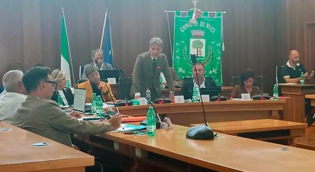 Maratona notturna del Consiglio. Scontro tra Mezzapesa e Nicola Intini