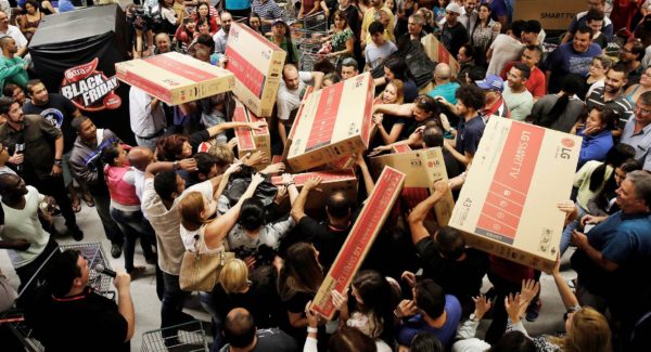 Black Friday: l’evoluzione di una tradizione di shopping frenetica