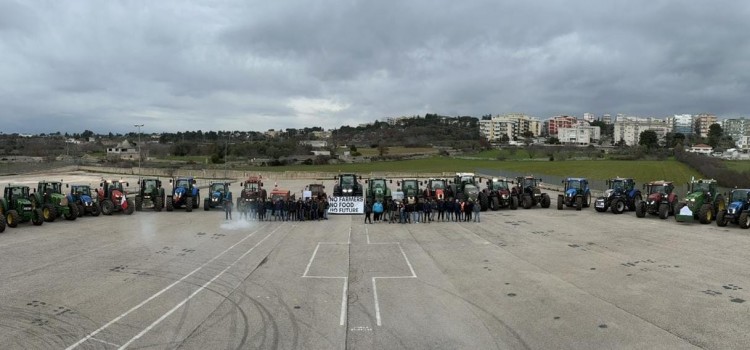 Allevatori nocesi protestano contro le politiche agricole europee Allevatori nocesi protestano contro le politiche agricole europee