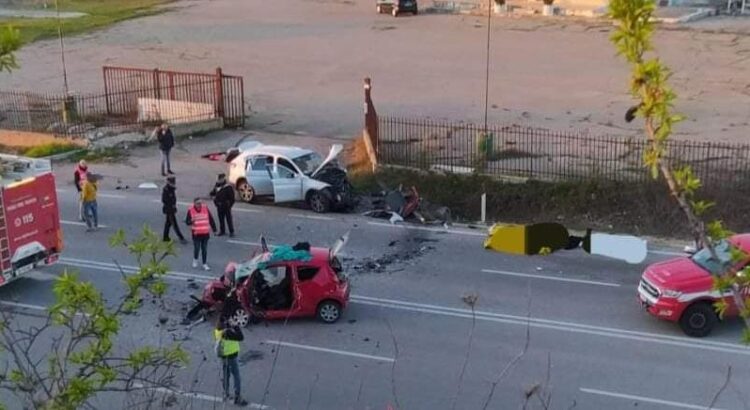Frontale tra auto sulla Statale 100: tre morti e tre feriti Frontale tra auto sulla Statale 100: tre morti e tre feriti
