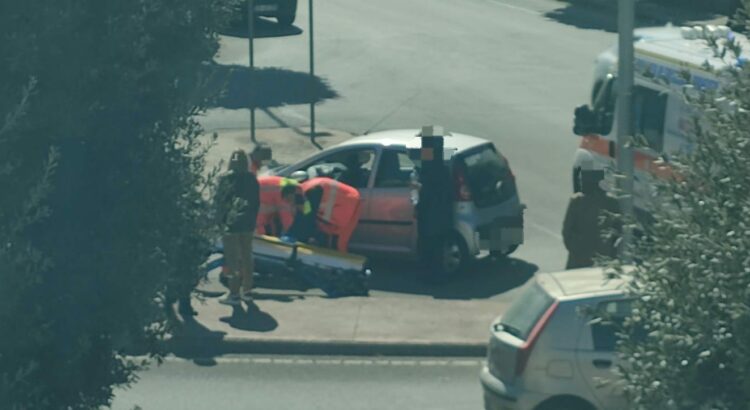 Sinistro stradale: investita all’Incrocio tra via T. Fiore e via M. L. Gallo Sinistro stradale: investita all’Incrocio tra via T. Fiore e via M. L. Gallo