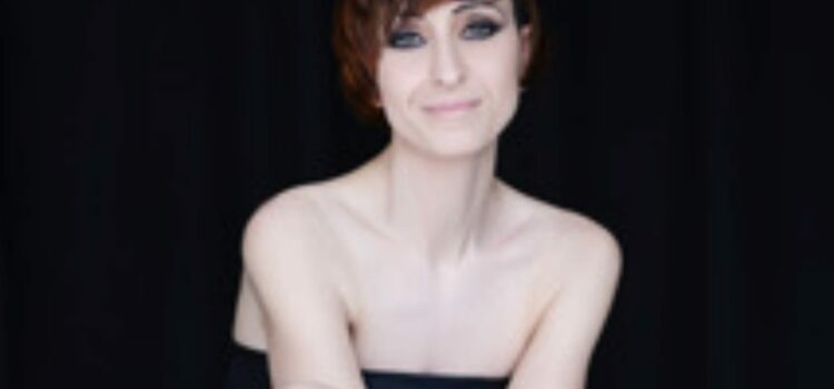 Giusy D’onghia presenta “Nata per creare” Giusy D’onghia presenta “Nata per creare”