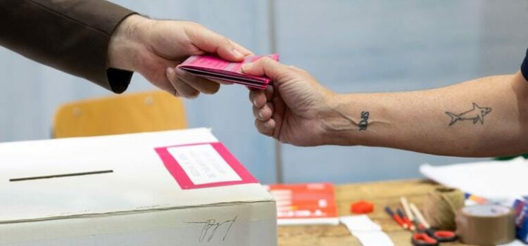 Seggi aperti Seggi aperti