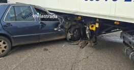 Noci-Alberobello, Lancia si incastra sotto un tir: due feriti, uno è in codice rosso