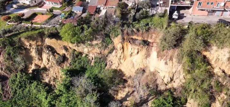 A14 riaperta dopo il caos, ma resta l’incubo frana
