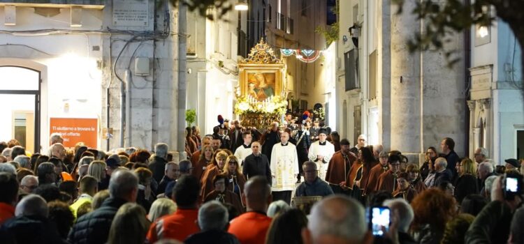 Luci e tradizione: la festa del 3 maggio